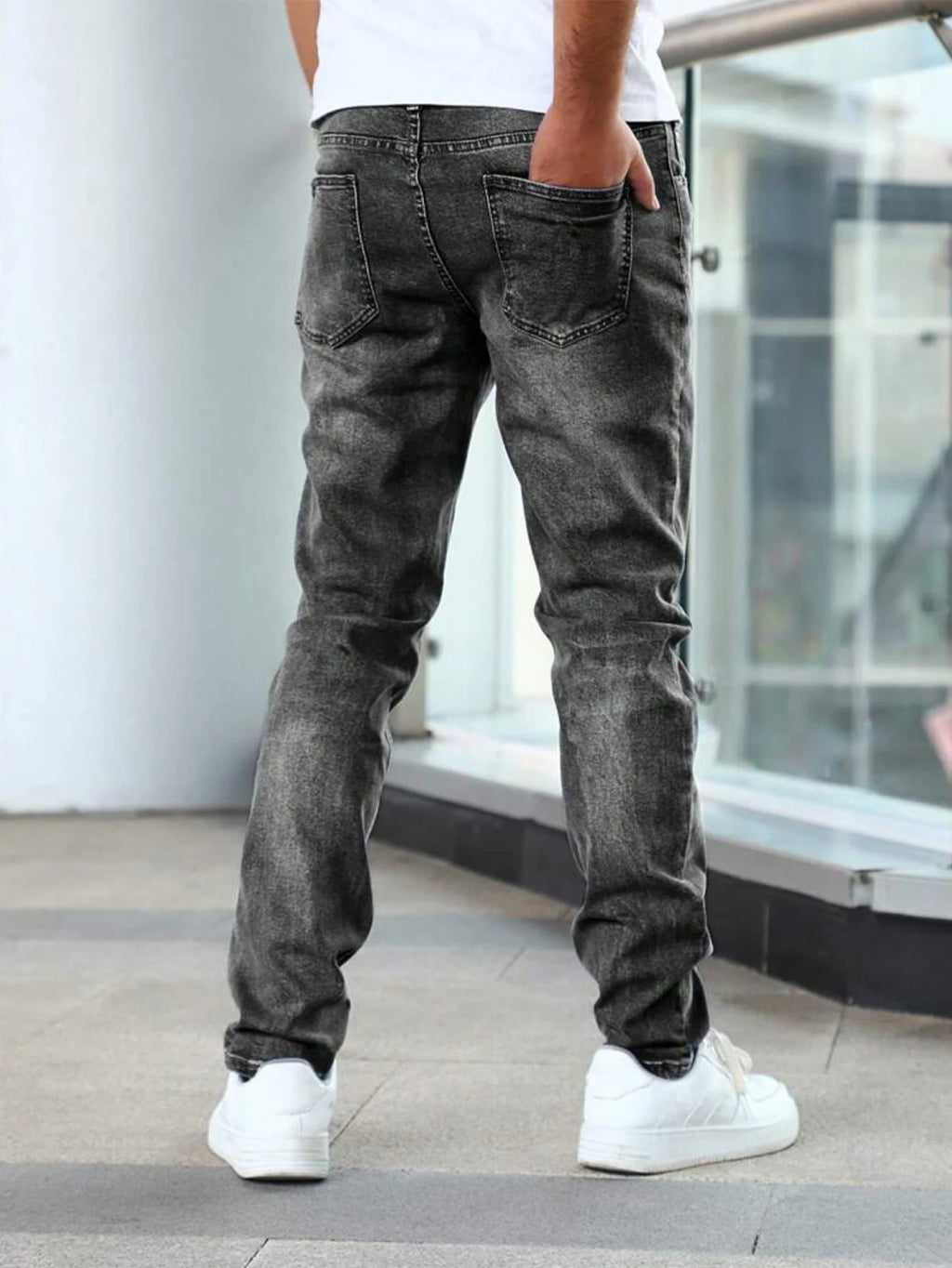 Gentlemen’s trendy streetwear in light colors make for an excellent gift for husbands and boyfriends. Jeans.