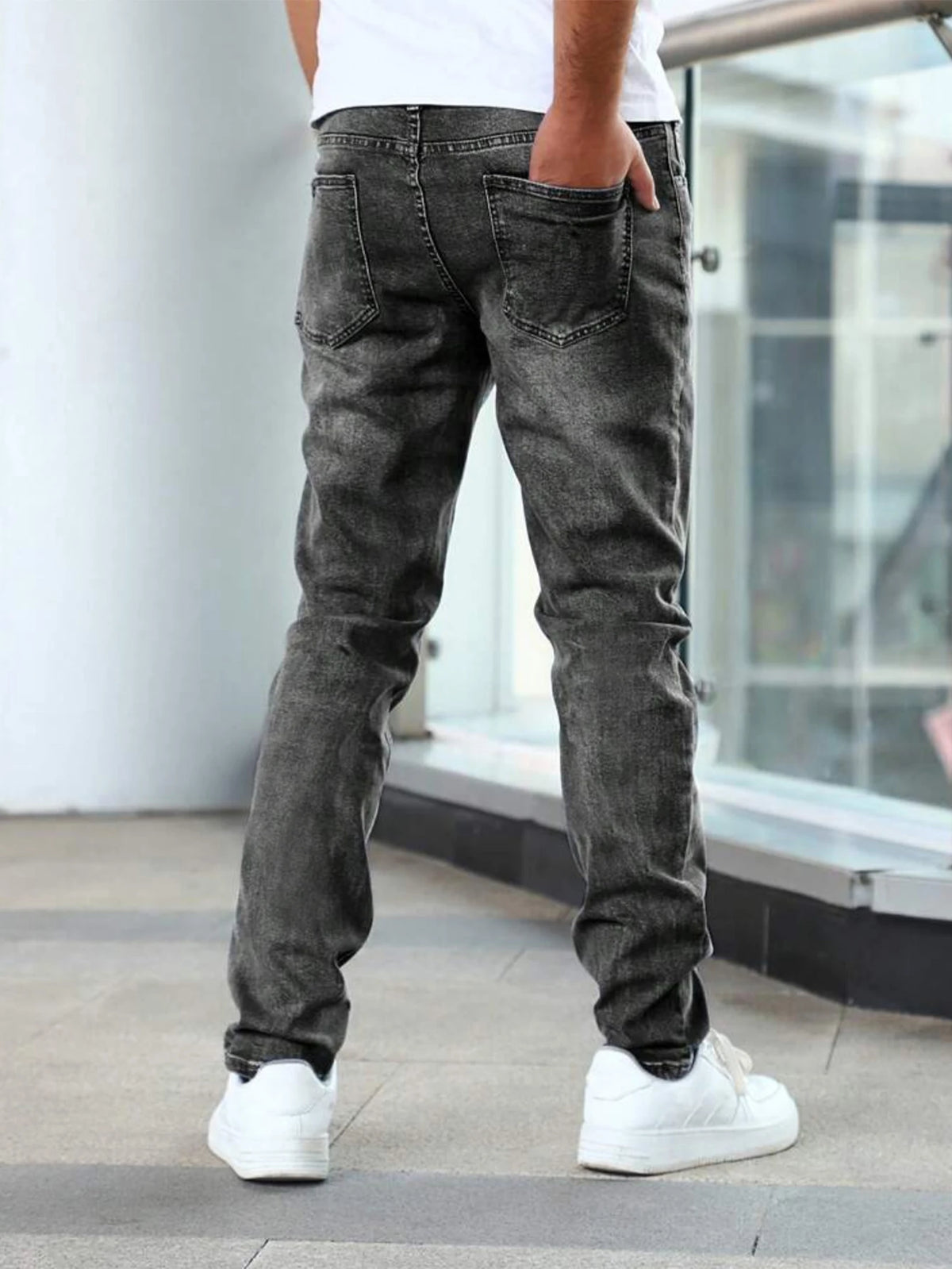 Gentlemen’s trendy streetwear in light colors make for an excellent gift for husbands and boyfriends. Jeans.