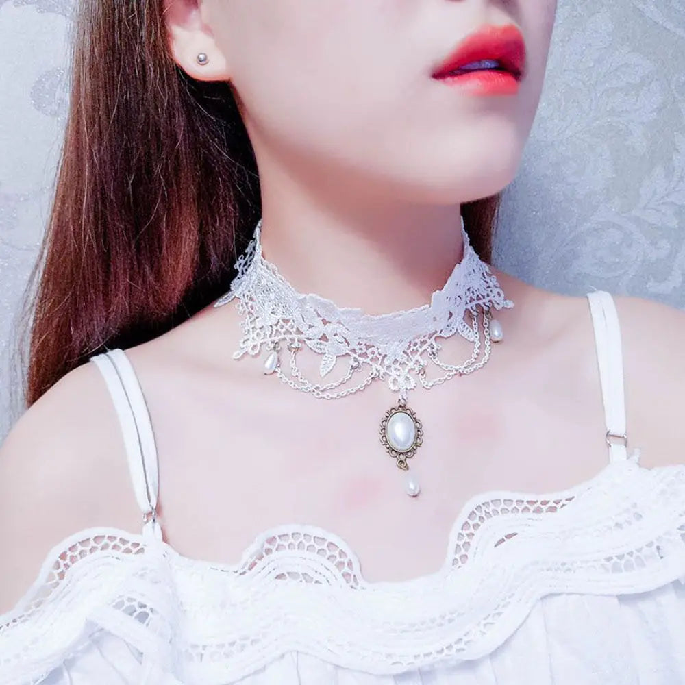 Gothic Fashion White Lace Statement Short Wedding Choker Collar Jewelry Bridal Necklace