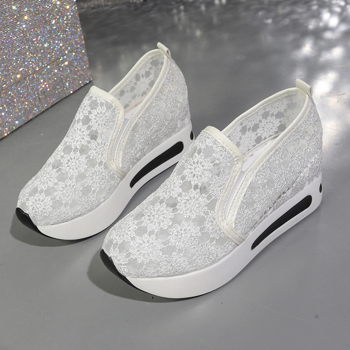 New Women Sneakers Fashion Embroidered Platform Sneakers Women Breathable Mesh Sports Shoes Woman Thick Sole Slip on Shoes