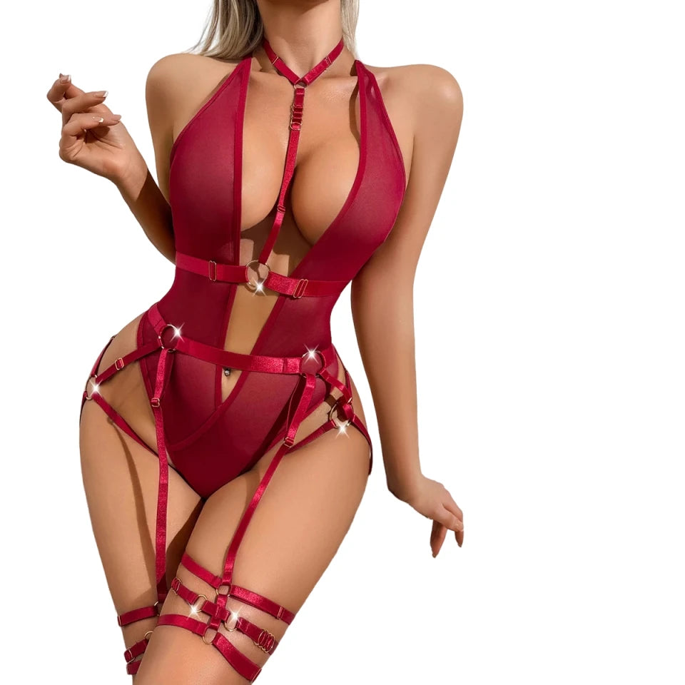 Complex craftsmanship, bundling multiple heavy metal necklaces, thin gauze, wine red shapewear, sexy strap set